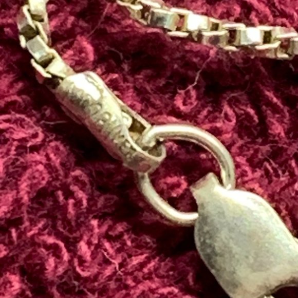 .925 Sterling Puffed Heart "Heart" Pendant on 17" Sterling .925 Chain. (603) - Picture 4 of 6